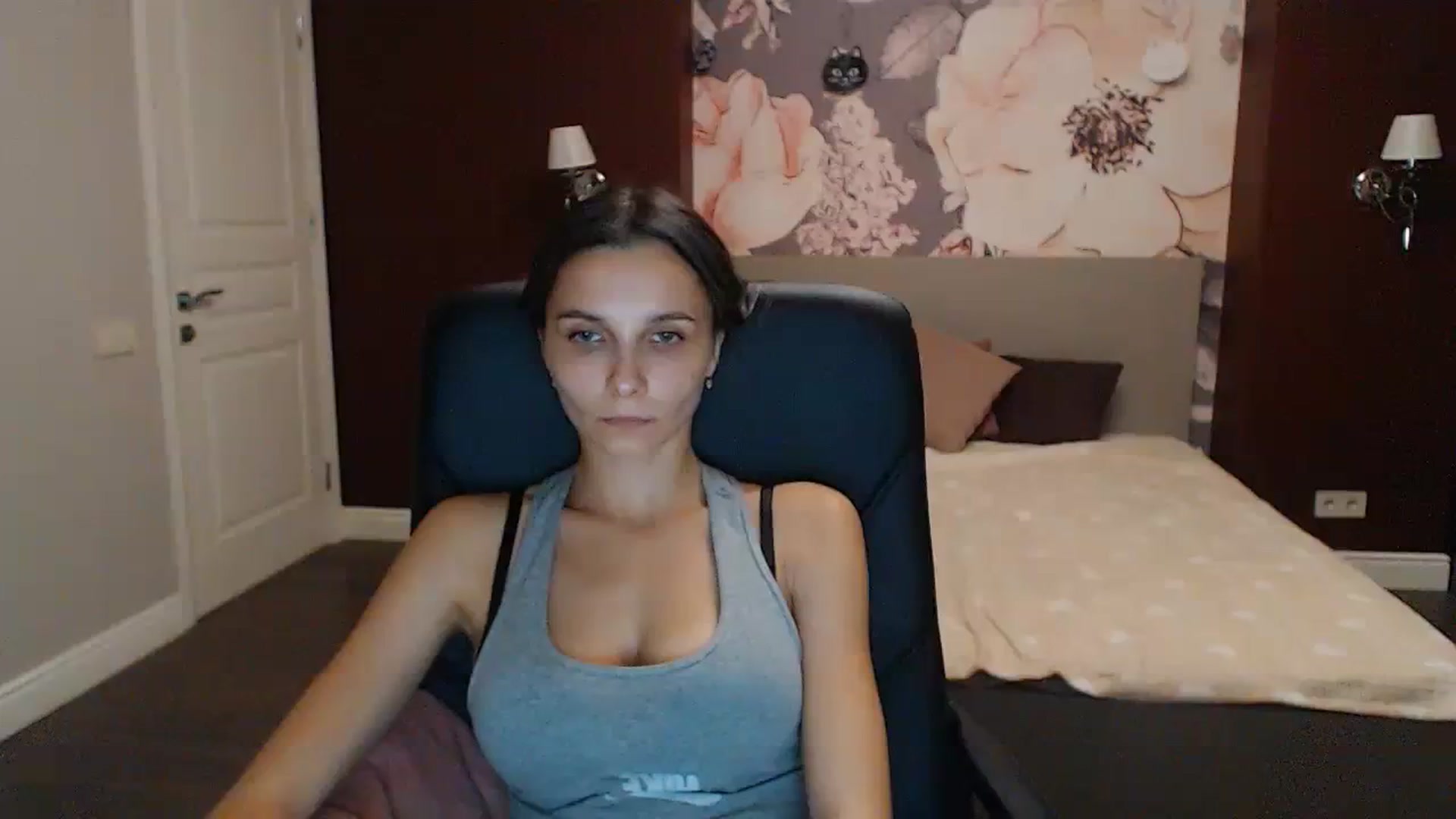 Gallery image thumbnail from Karina_Mils's myfreecams stream on, 10/08/2023, 17:59 image 9 of 20