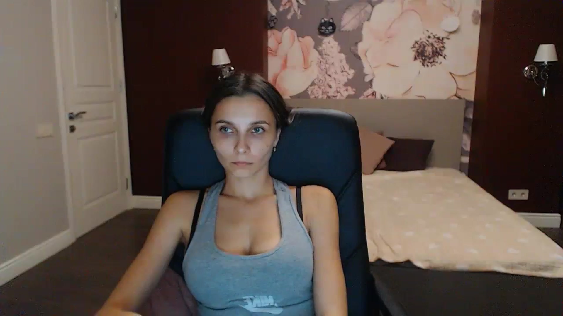 Gallery image thumbnail from Karina_Mils's myfreecams stream on, 10/08/2023, 17:59 image 17 of 20