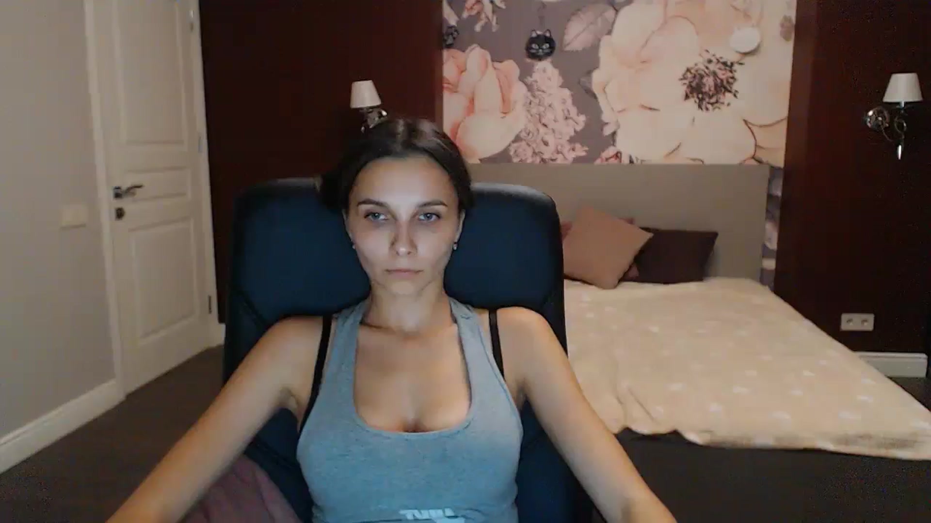 Gallery image thumbnail from Karina_Mils's myfreecams stream on, 10/08/2023, 17:59 image 4 of 20
