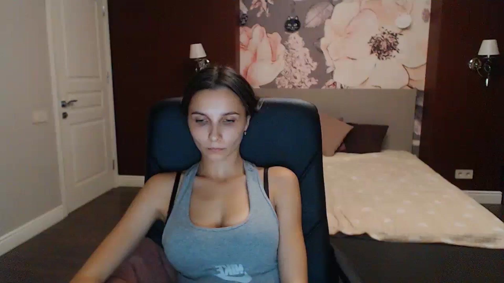 Gallery image thumbnail from Karina_Mils's myfreecams stream on, 10/08/2023, 17:59 image 13 of 20