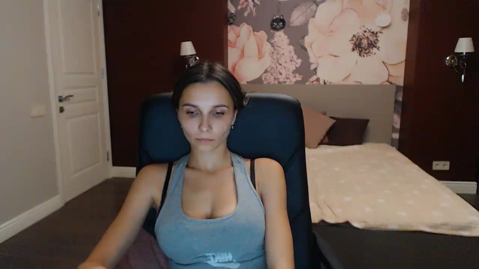 Gallery image thumbnail from Karina_Mils's myfreecams stream on, 10/08/2023, 17:59 image 15 of 20