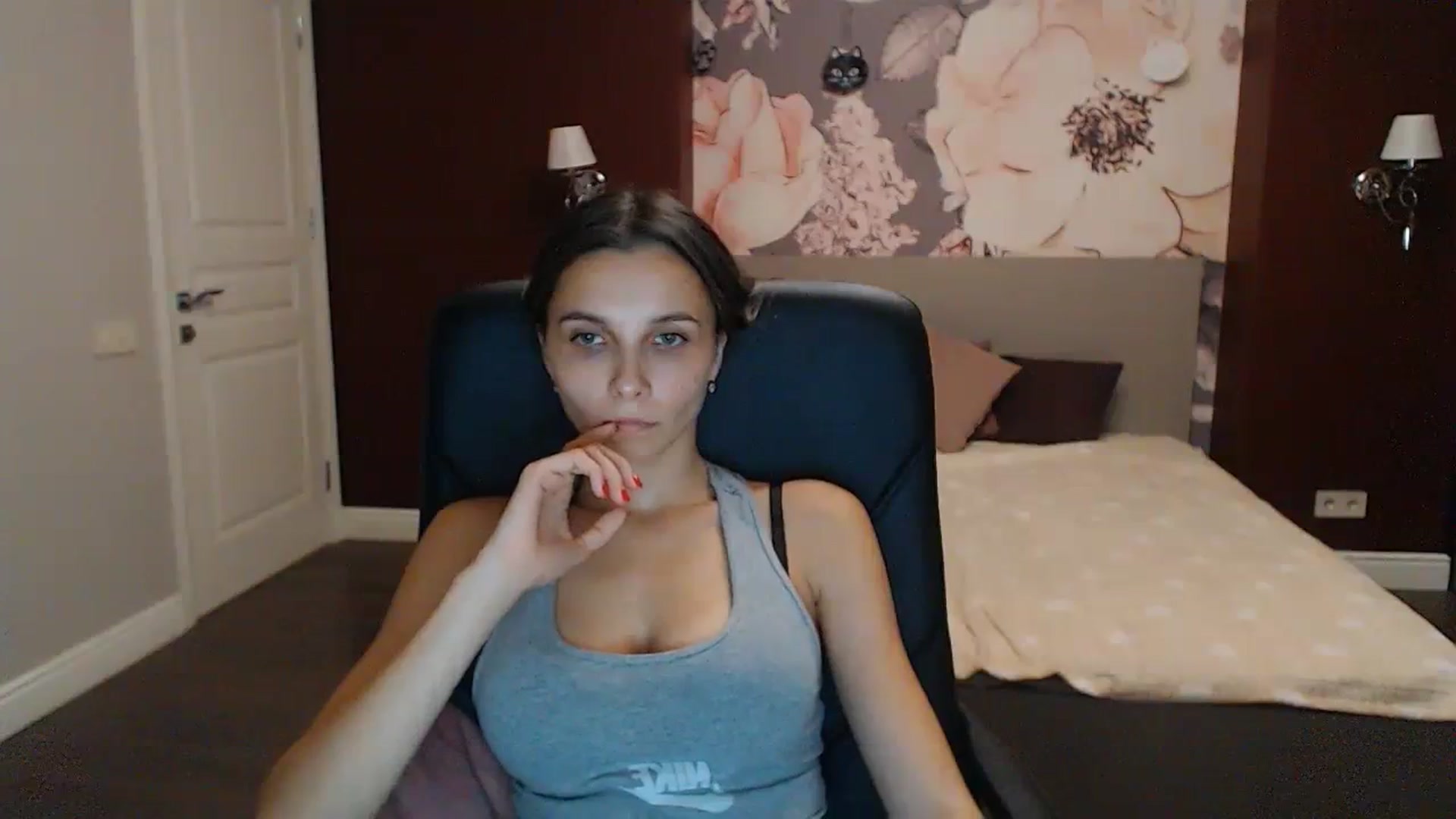 Gallery image thumbnail from Karina_Mils's myfreecams stream on, 10/08/2023, 17:59 image 18 of 20