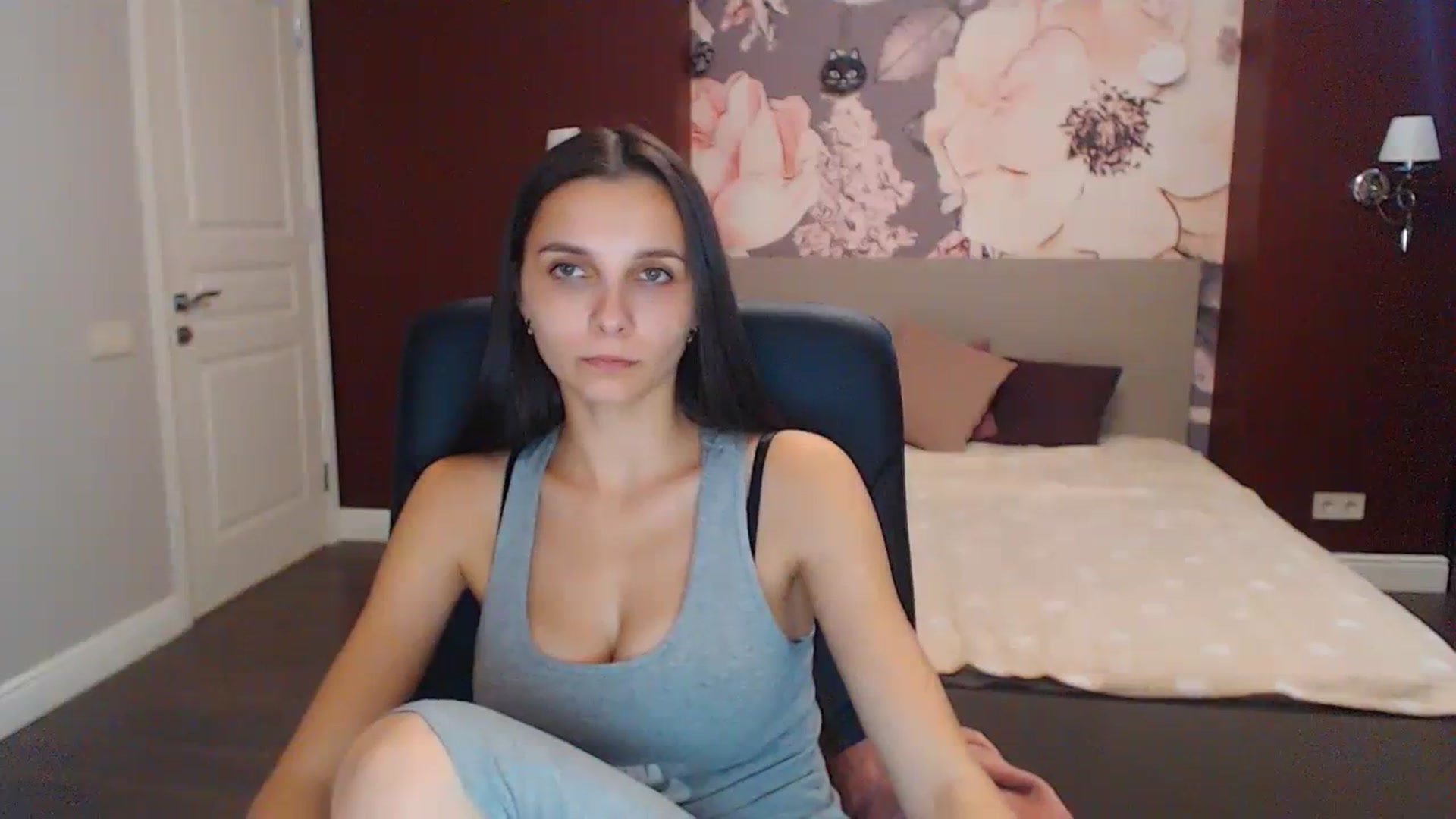 Gallery image thumbnail from Karina_Mils's myfreecams stream on, 10/09/2023, 09:19 image 17 of 20