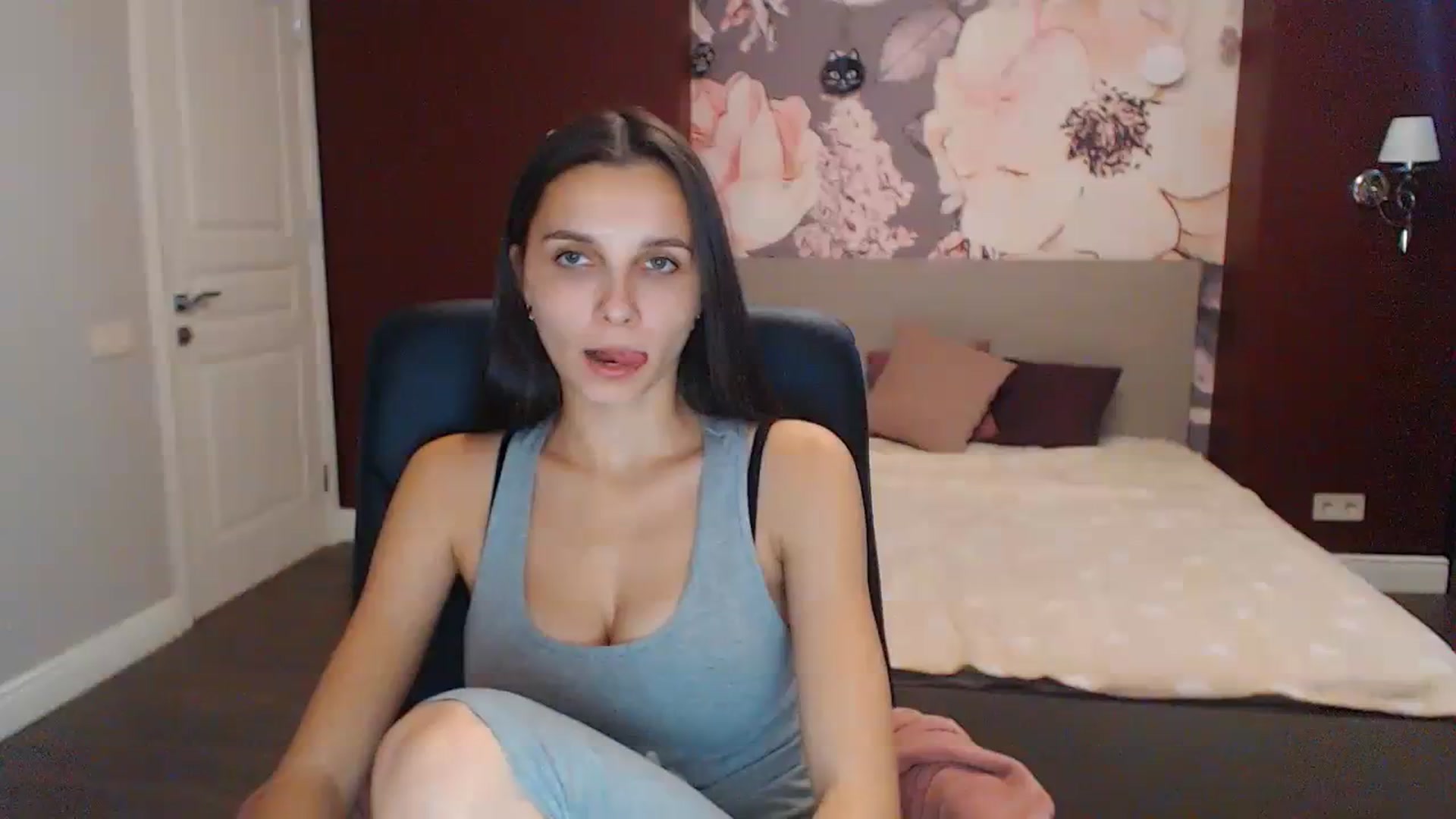 Gallery image thumbnail from Karina_Mils's myfreecams stream on, 10/09/2023, 09:19 image 14 of 20