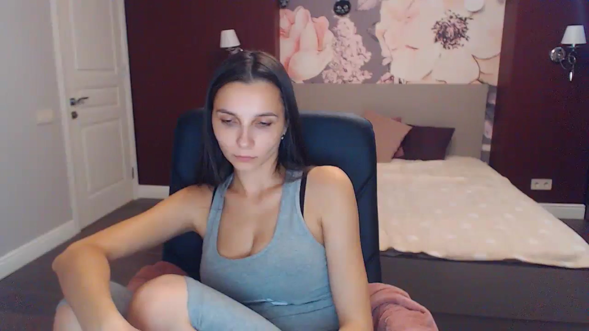 Gallery image thumbnail from Karina_Mils's myfreecams stream on, 10/09/2023, 09:19 image 5 of 20