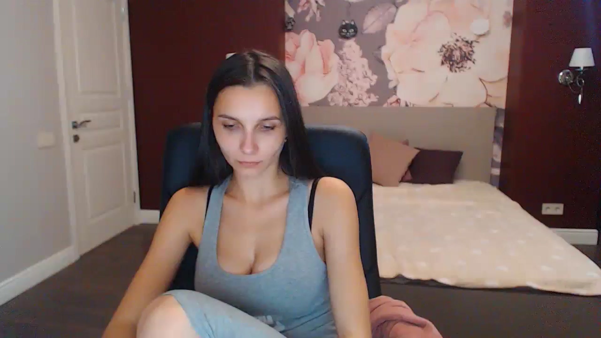 Gallery image thumbnail from Karina_Mils's myfreecams stream on, 10/09/2023, 09:19 image 16 of 20