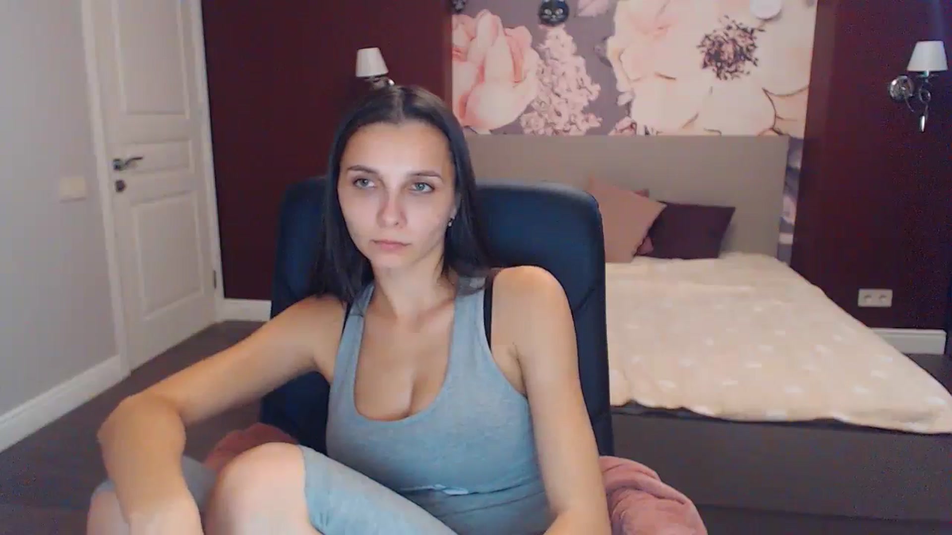 Gallery image thumbnail from Karina_Mils's myfreecams stream on, 10/09/2023, 09:19 image 3 of 20