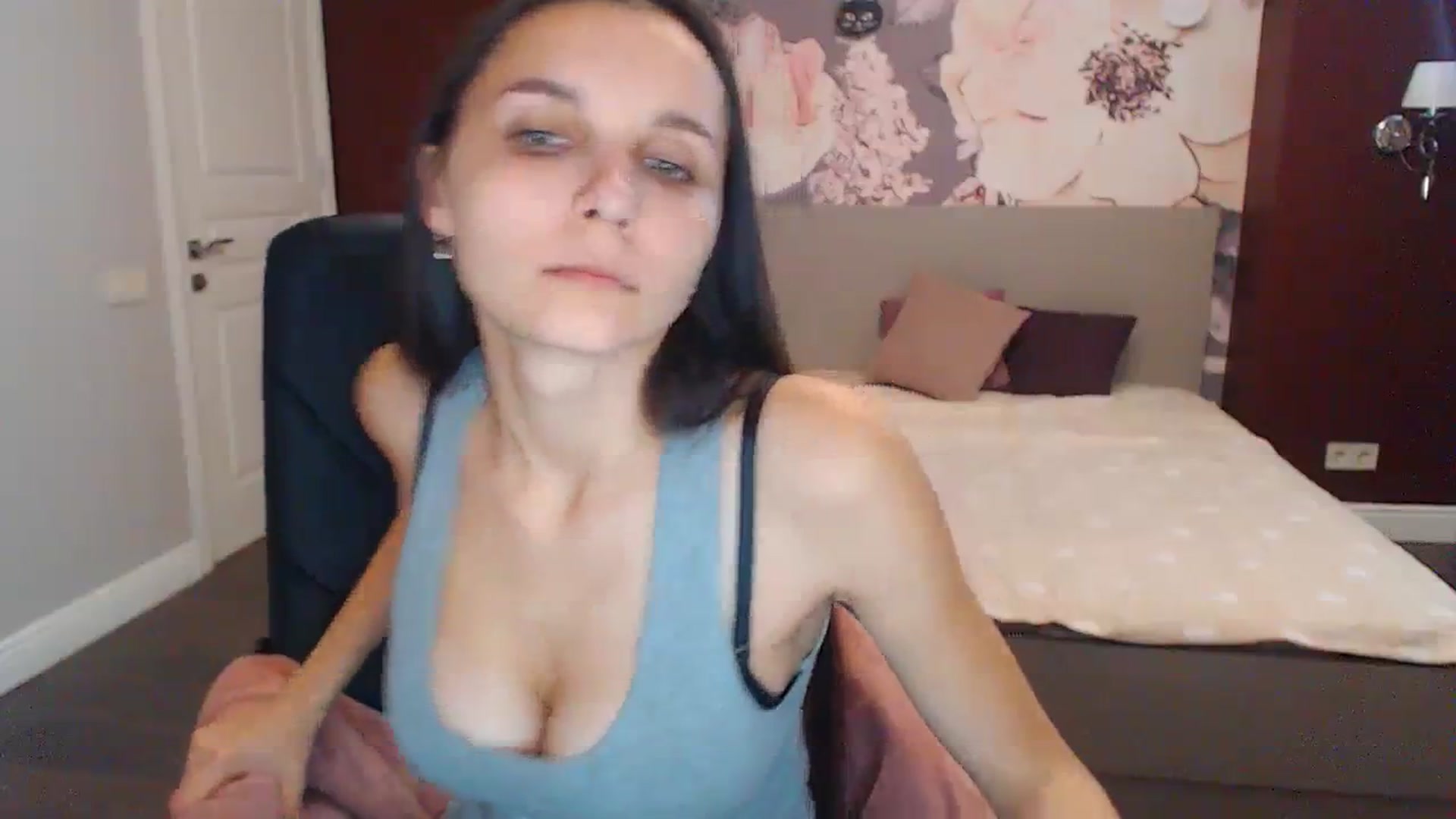 Gallery image thumbnail from Karina_Mils's myfreecams stream on, 10/09/2023, 10:36 image 6 of 20