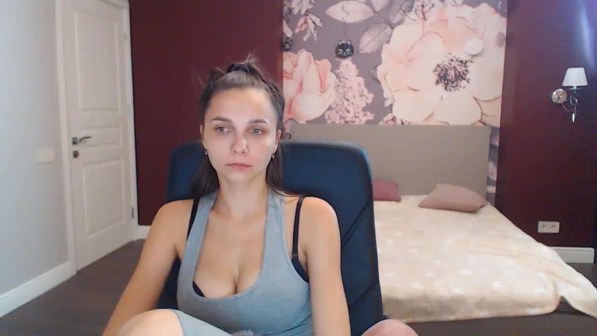 Gallery image thumbnail from Karina_Mils's myfreecams stream on, 10/12/2023, 10:57 image 19 of 20