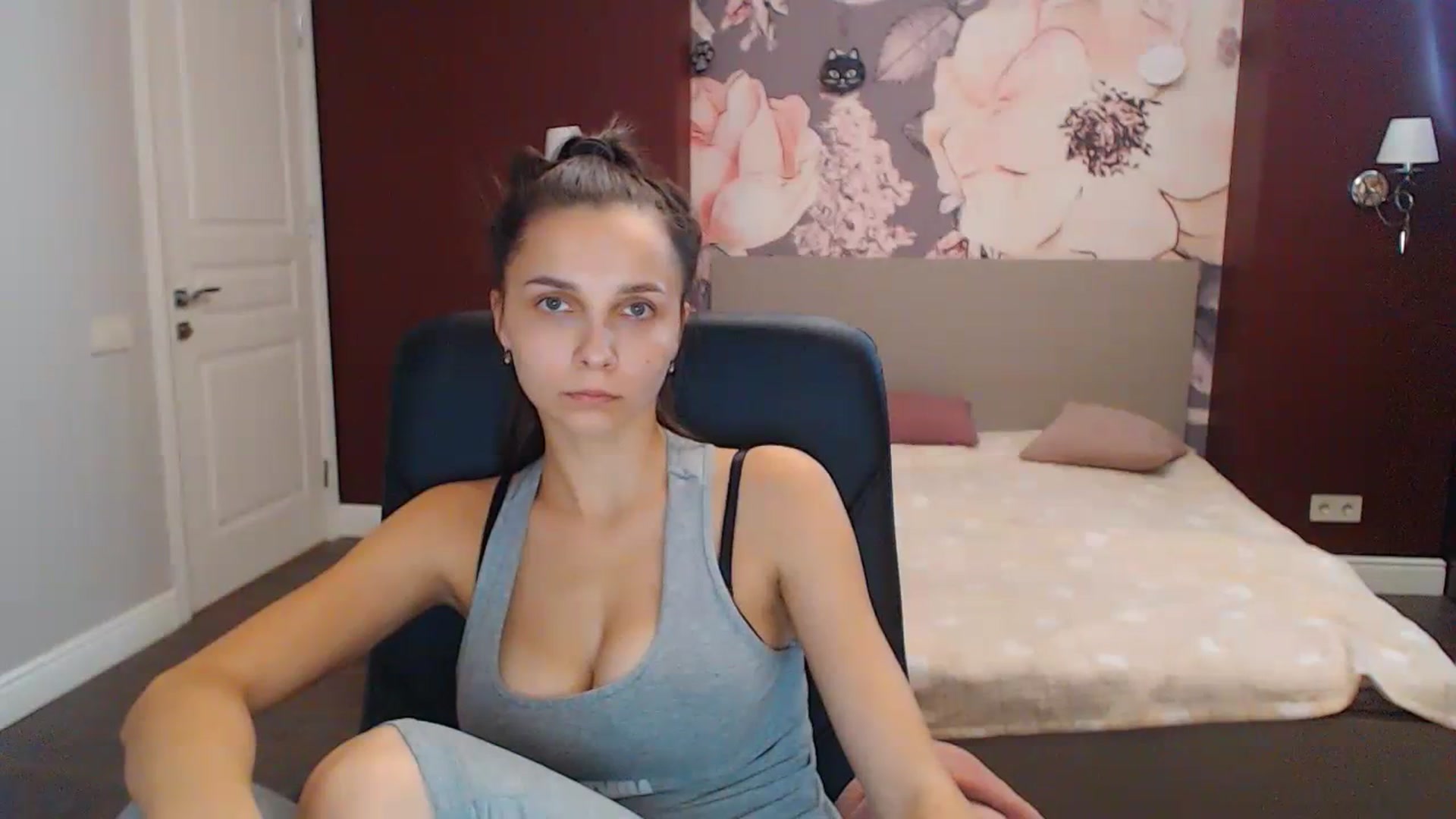 Gallery image thumbnail from Karina_Mils's myfreecams stream on, 10/12/2023, 10:57 image 4 of 20