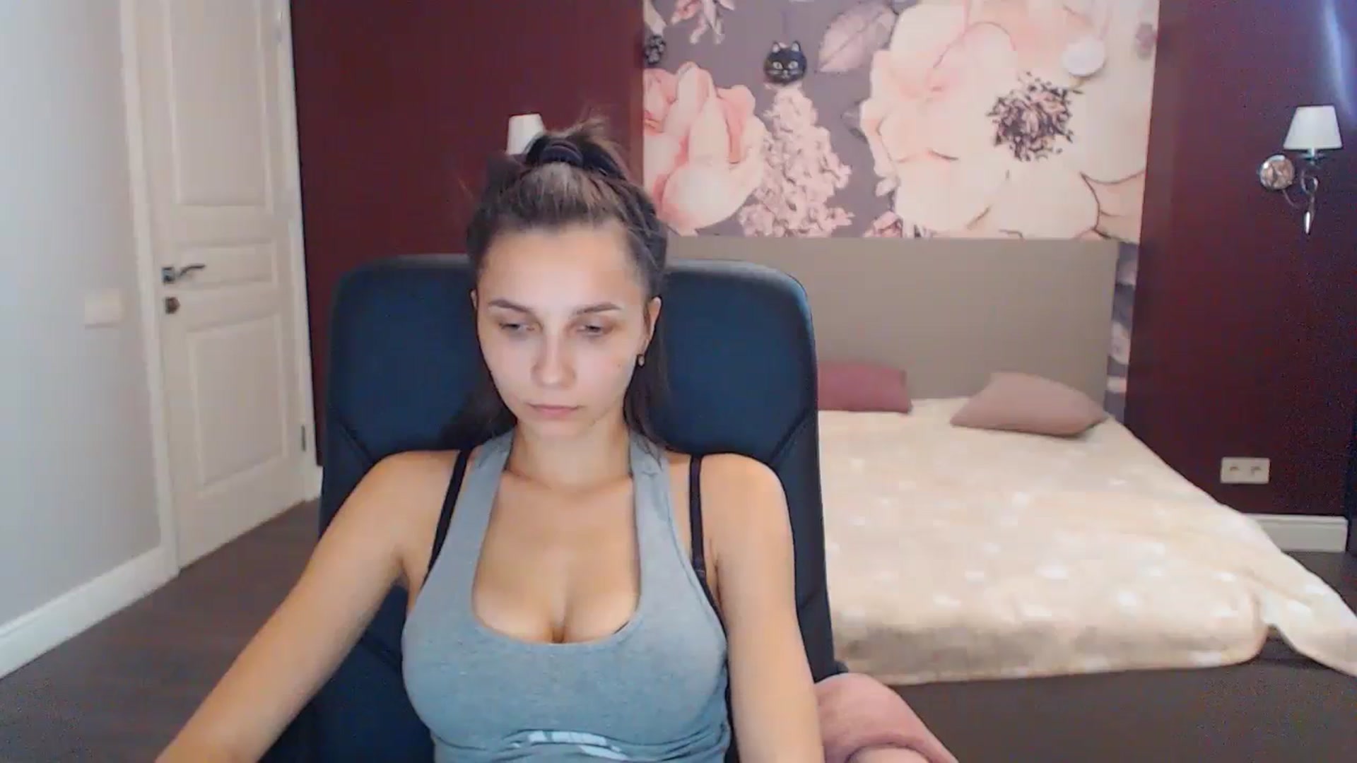 Gallery image thumbnail from Karina_Mils's myfreecams stream on, 10/12/2023, 10:57 image 14 of 20