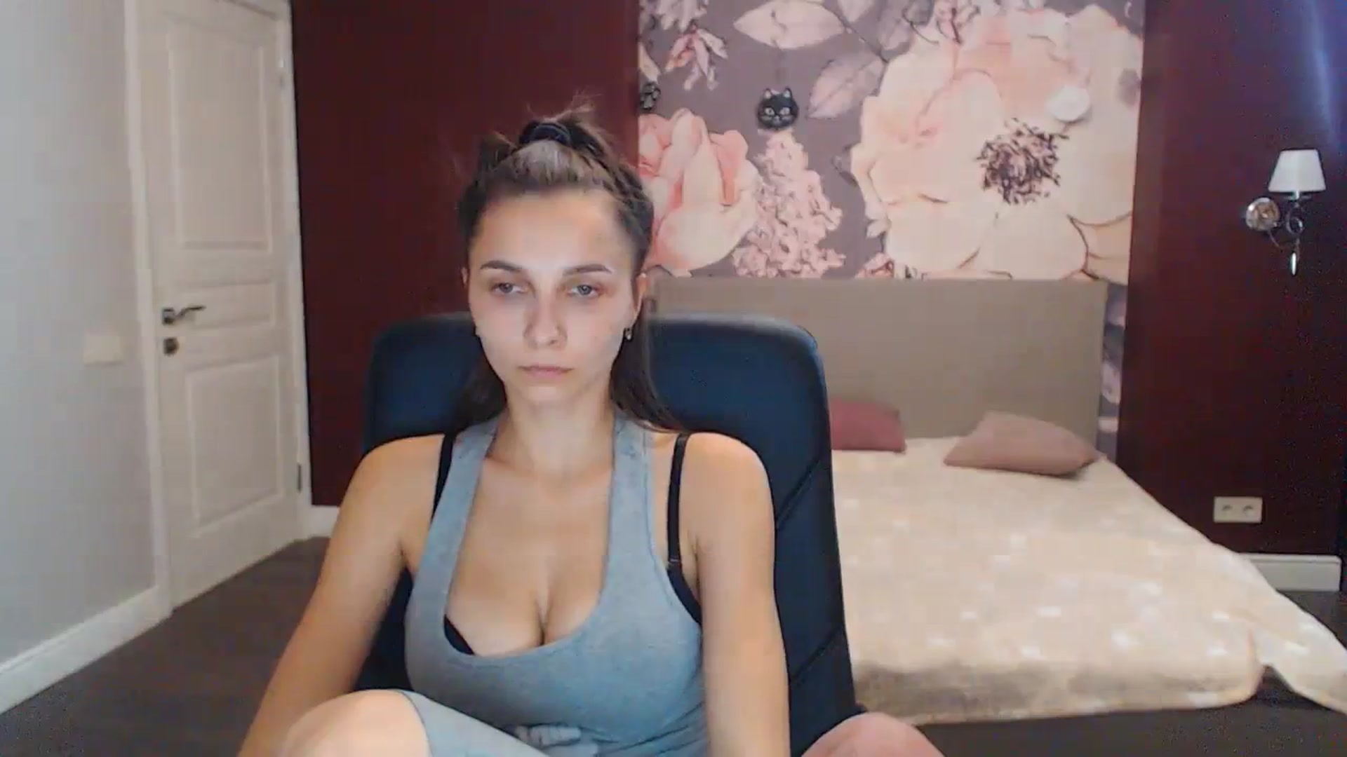 Gallery image thumbnail from Karina_Mils's myfreecams stream on, 10/12/2023, 10:57 image 17 of 20