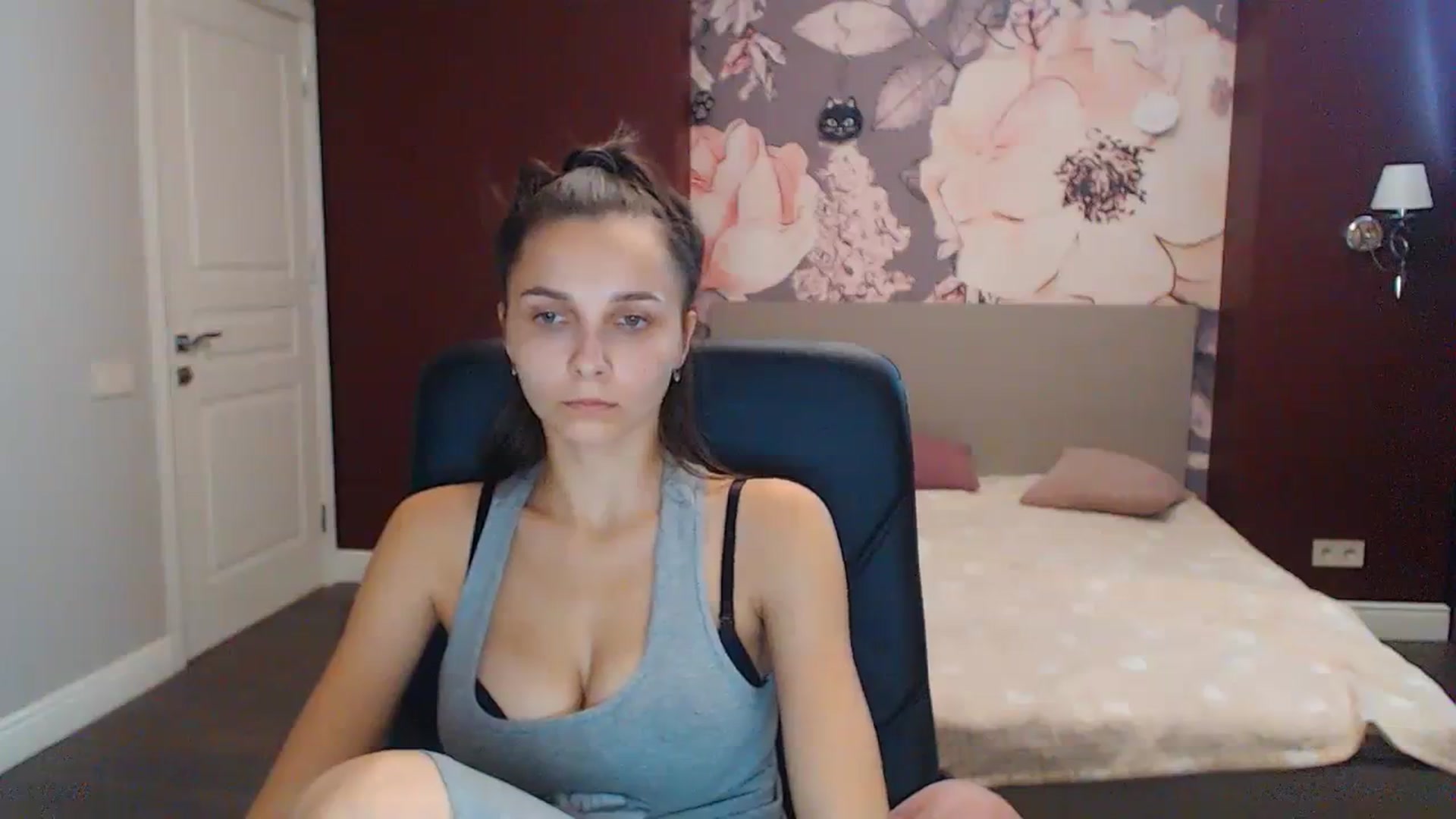 Gallery image thumbnail from Karina_Mils's myfreecams stream on, 10/12/2023, 10:57 image 18 of 20