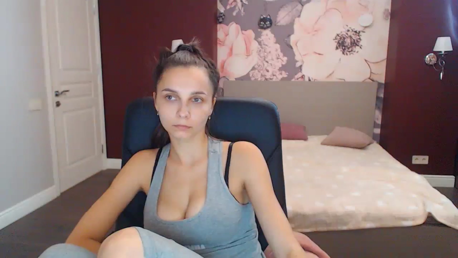 Gallery image thumbnail from Karina_Mils's myfreecams stream on, 10/12/2023, 10:57 image 8 of 20