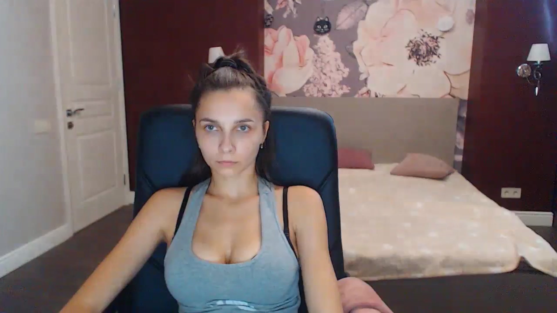 Gallery image thumbnail from Karina_Mils's myfreecams stream on, 10/12/2023, 10:57 image 15 of 20