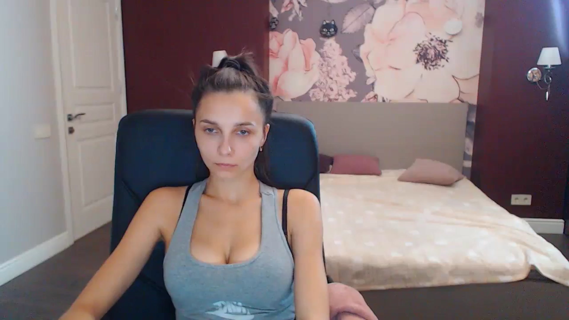 Gallery image thumbnail from Karina_Mils's myfreecams stream on, 10/12/2023, 11:38 image 8 of 20