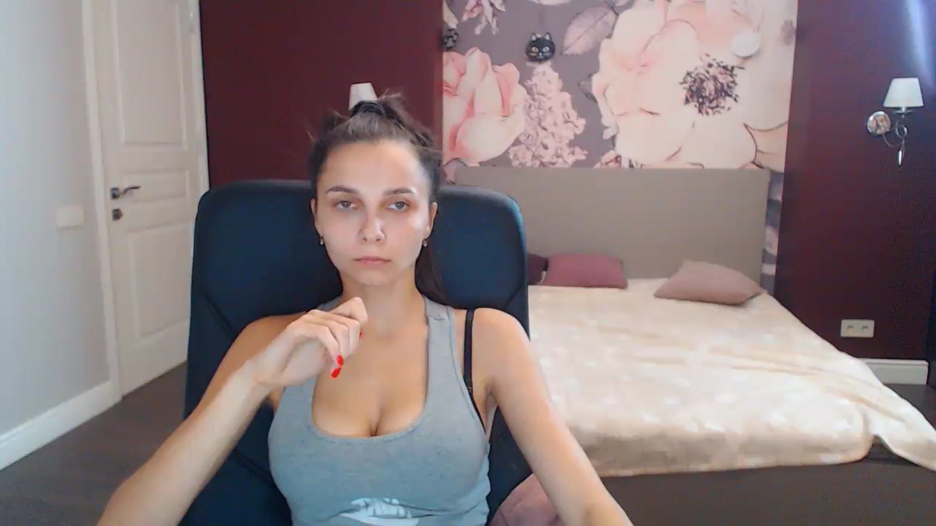 Gallery image thumbnail from Karina_Mils's myfreecams stream on, 10/12/2023, 11:38 image 10 of 20