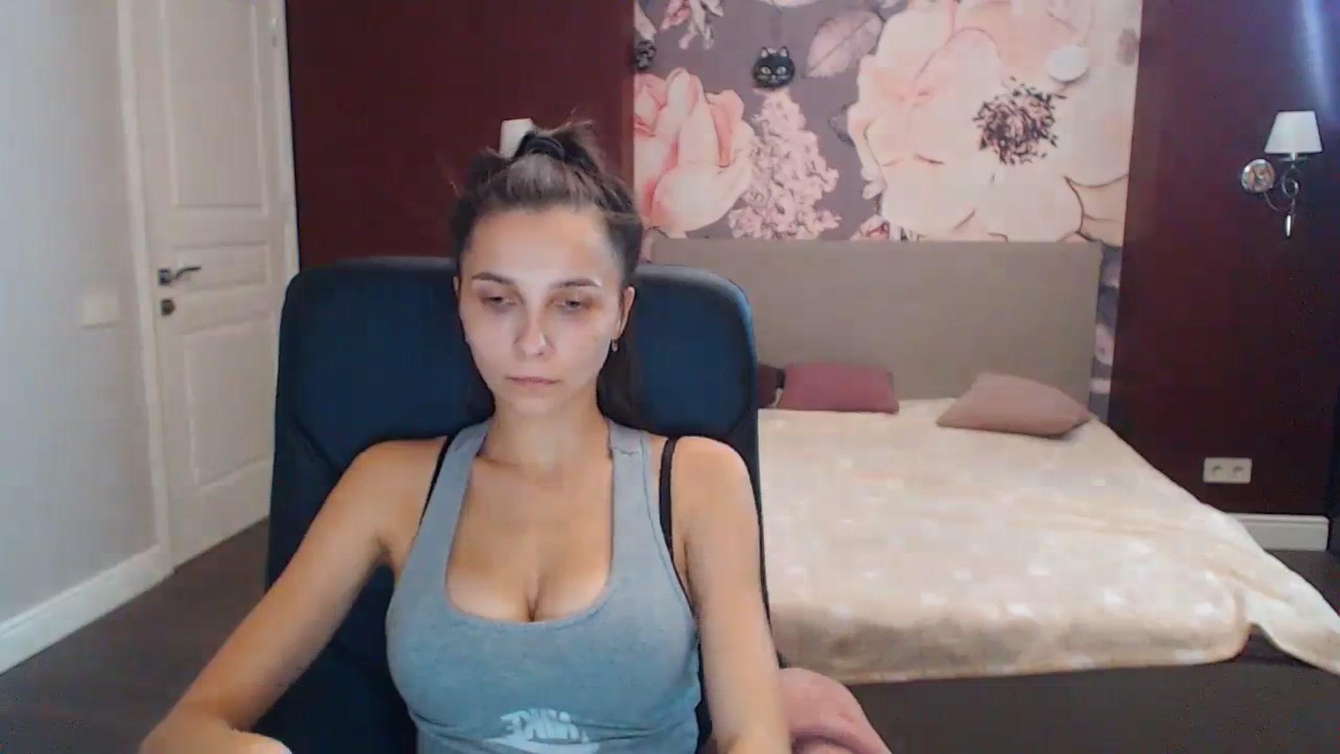 Gallery image thumbnail from Karina_Mils's myfreecams stream on, 10/12/2023, 11:38 image 5 of 20