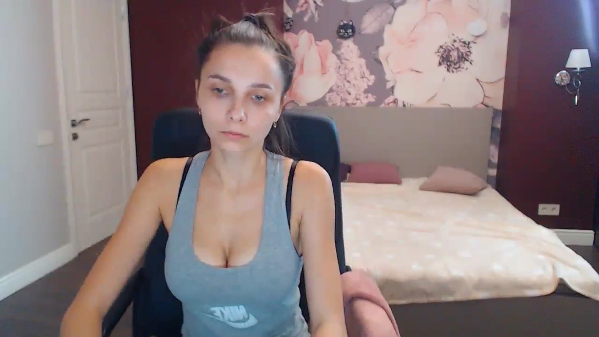 Gallery image thumbnail from Karina_Mils's myfreecams stream on, 10/12/2023, 11:38 image 15 of 20
