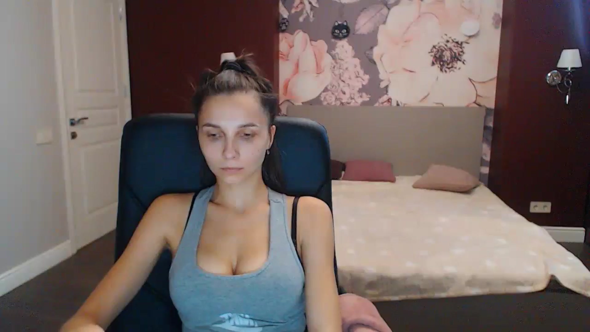 Gallery image thumbnail from Karina_Mils's myfreecams stream on, 10/12/2023, 11:38 image 7 of 20