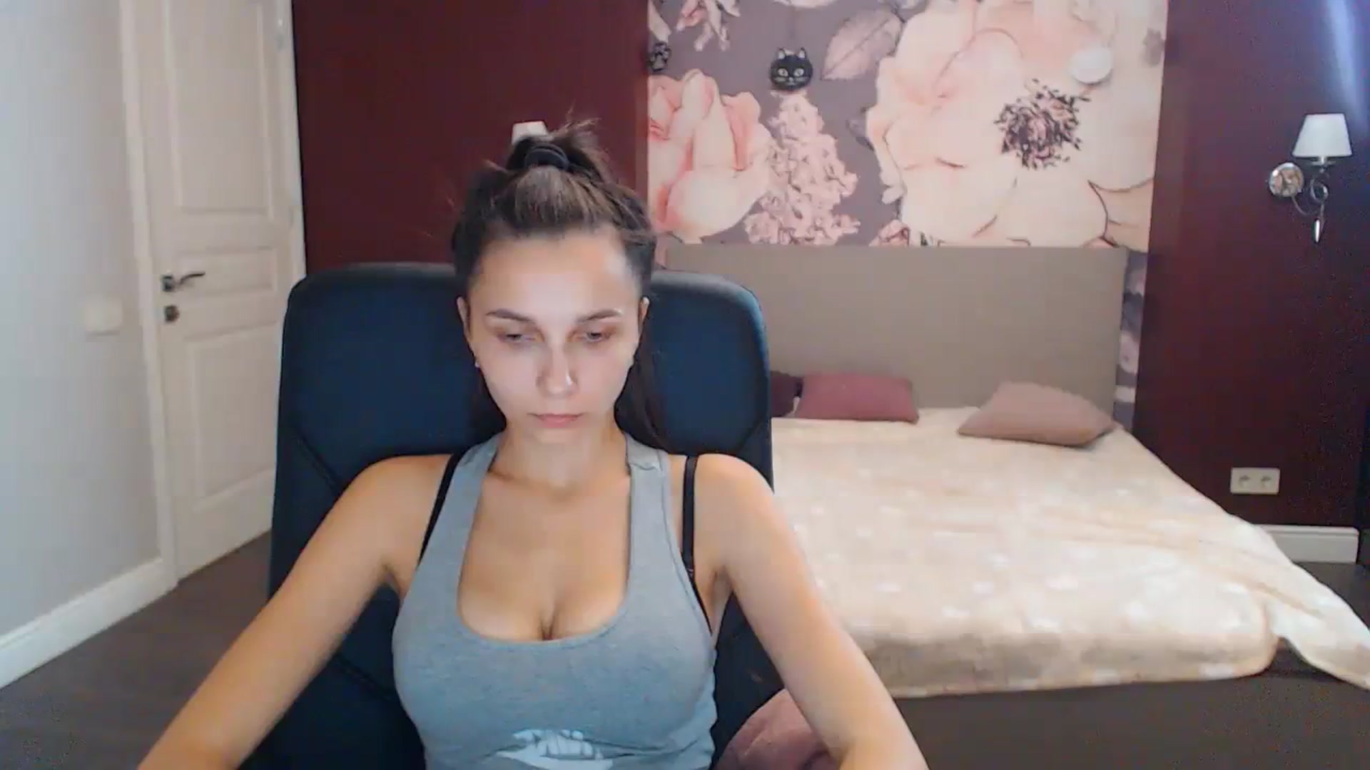 Gallery image thumbnail from Karina_Mils's myfreecams stream on, 10/12/2023, 11:38 image 9 of 20