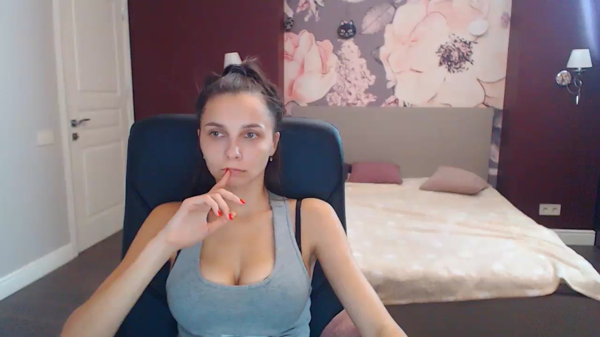 Gallery image thumbnail from Karina_Mils's myfreecams stream on, 10/12/2023, 11:38 image 17 of 20