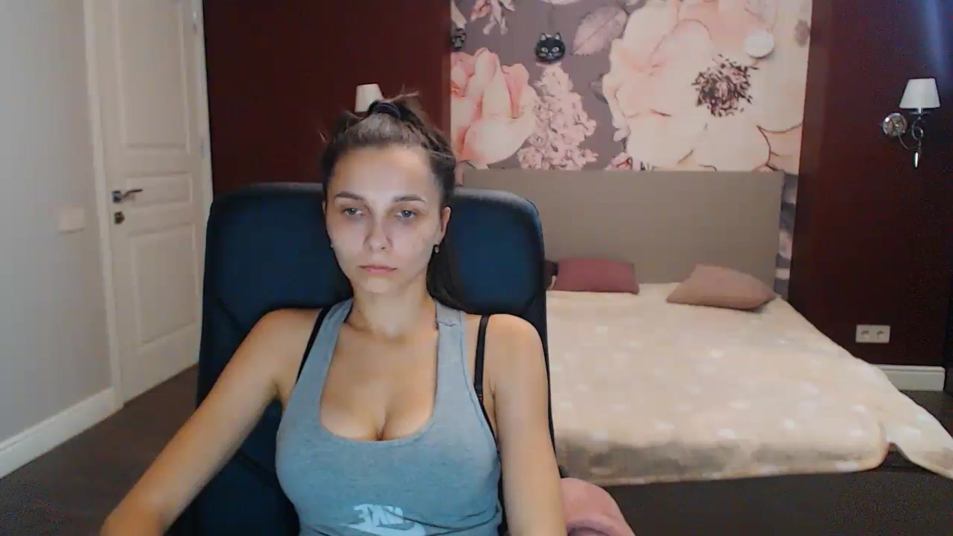 Gallery image thumbnail from Karina_Mils's myfreecams stream on, 10/12/2023, 11:38 image 13 of 20