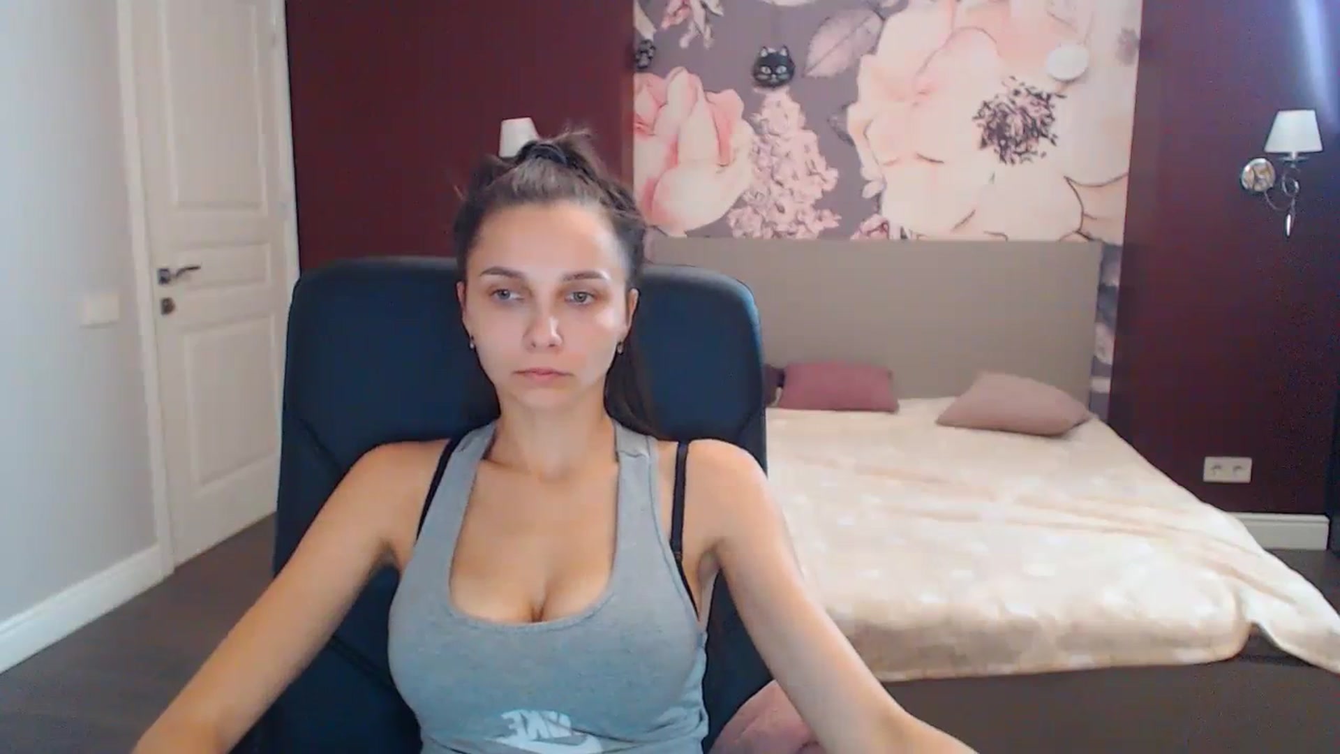 Gallery image thumbnail from Karina_Mils's myfreecams stream on, 10/12/2023, 11:38 image 14 of 20