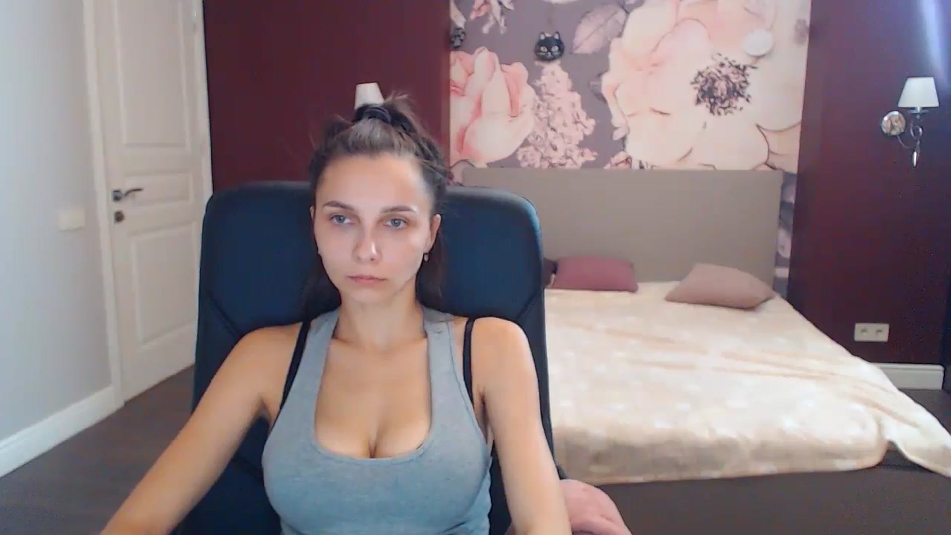 Gallery image thumbnail from Karina_Mils's myfreecams stream on, 10/12/2023, 11:38 image 19 of 20