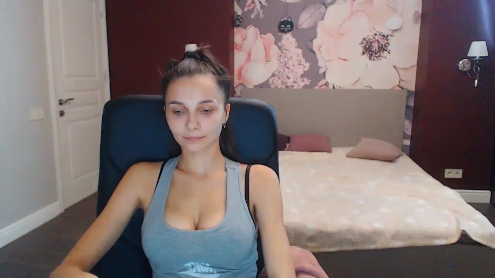Gallery image thumbnail from Karina_Mils's myfreecams stream on, 10/12/2023, 11:38 image 6 of 20
