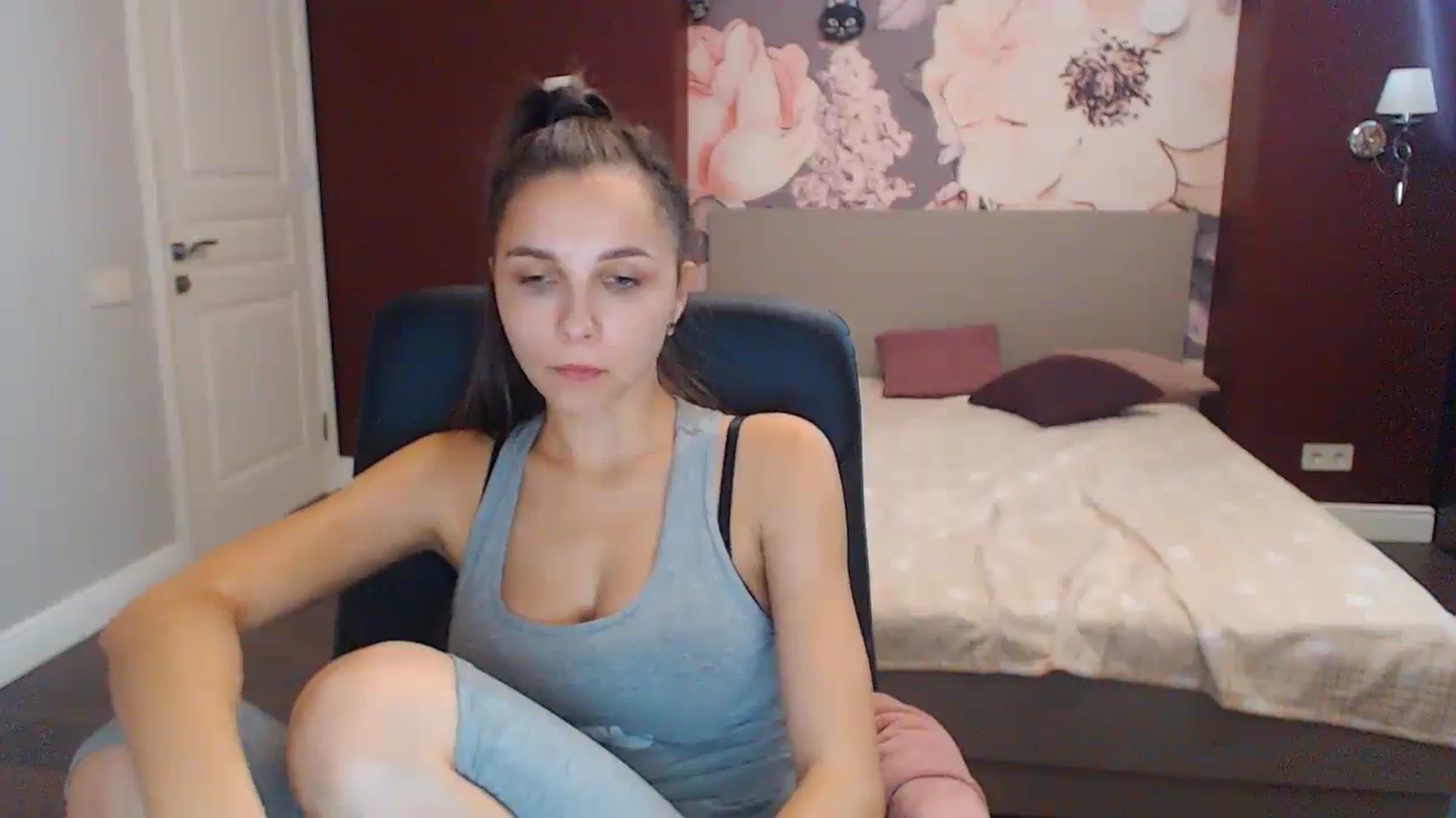 Gallery image thumbnail from Karina_Mils's myfreecams stream on, 10/13/2023, 10:50 image 6 of 20