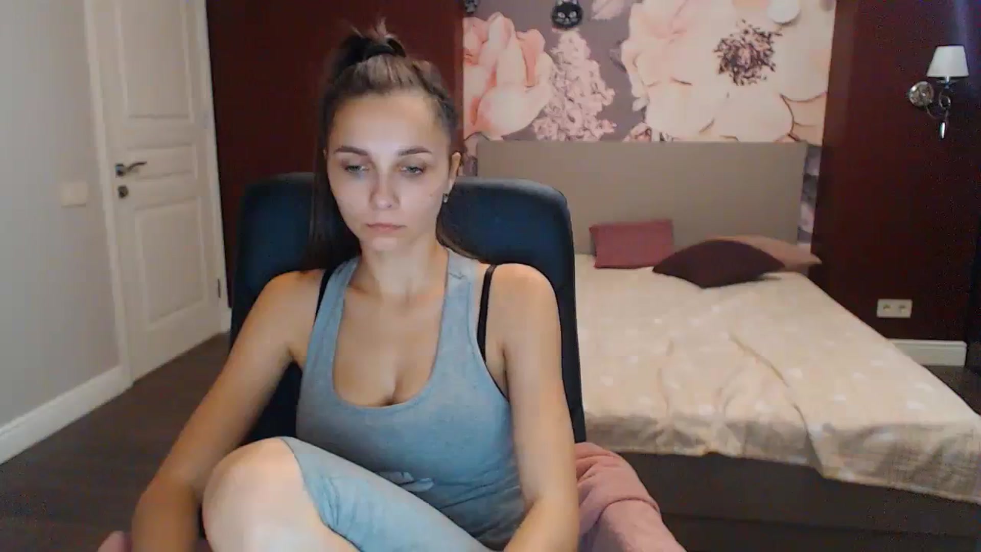 Gallery image thumbnail from Karina_Mils's myfreecams stream on, 10/13/2023, 10:50 image 17 of 20