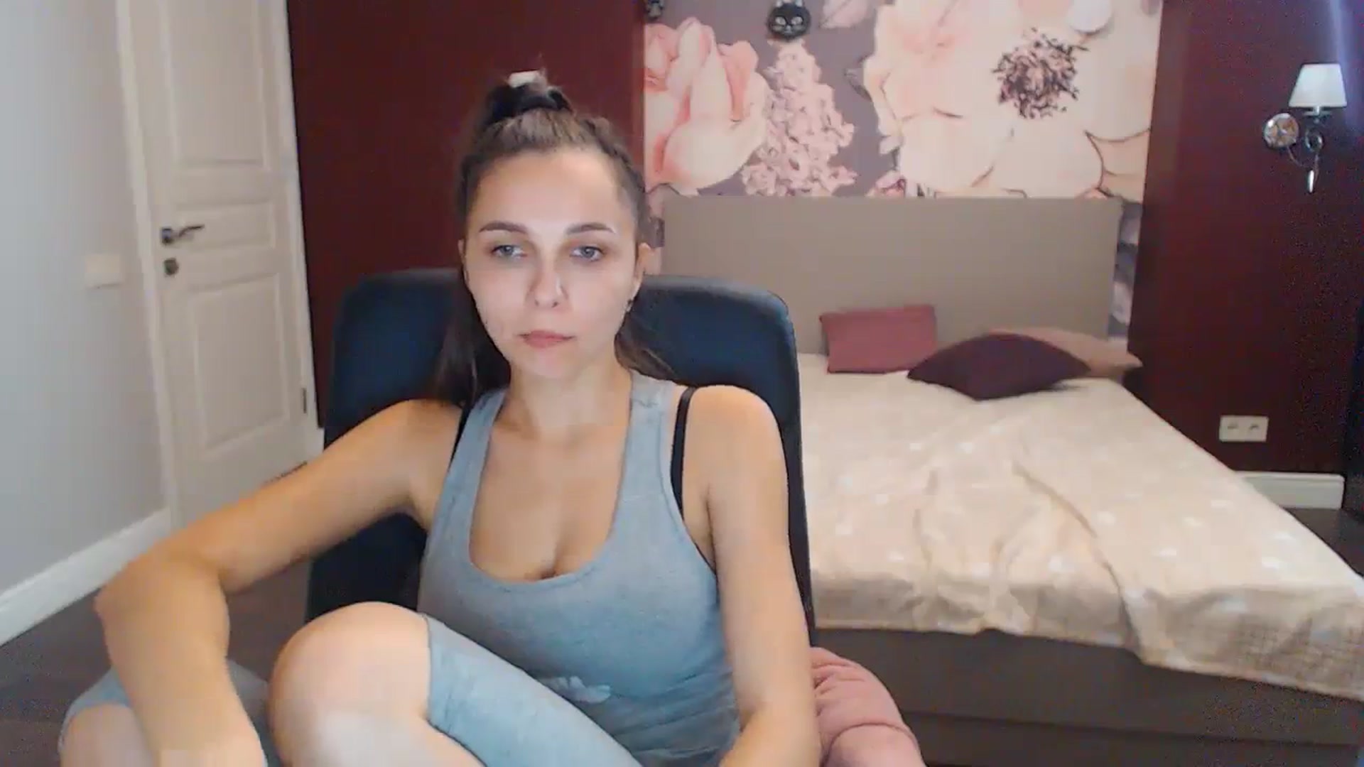Gallery image thumbnail from Karina_Mils's myfreecams stream on, 10/13/2023, 10:50 image 4 of 20