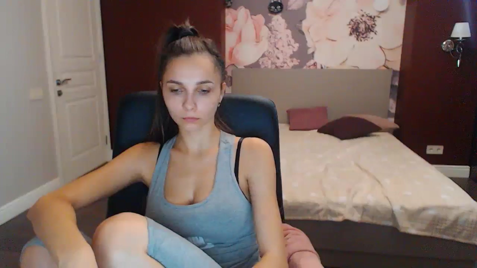 Gallery image thumbnail from Karina_Mils's myfreecams stream on, 10/13/2023, 10:50 image 16 of 20
