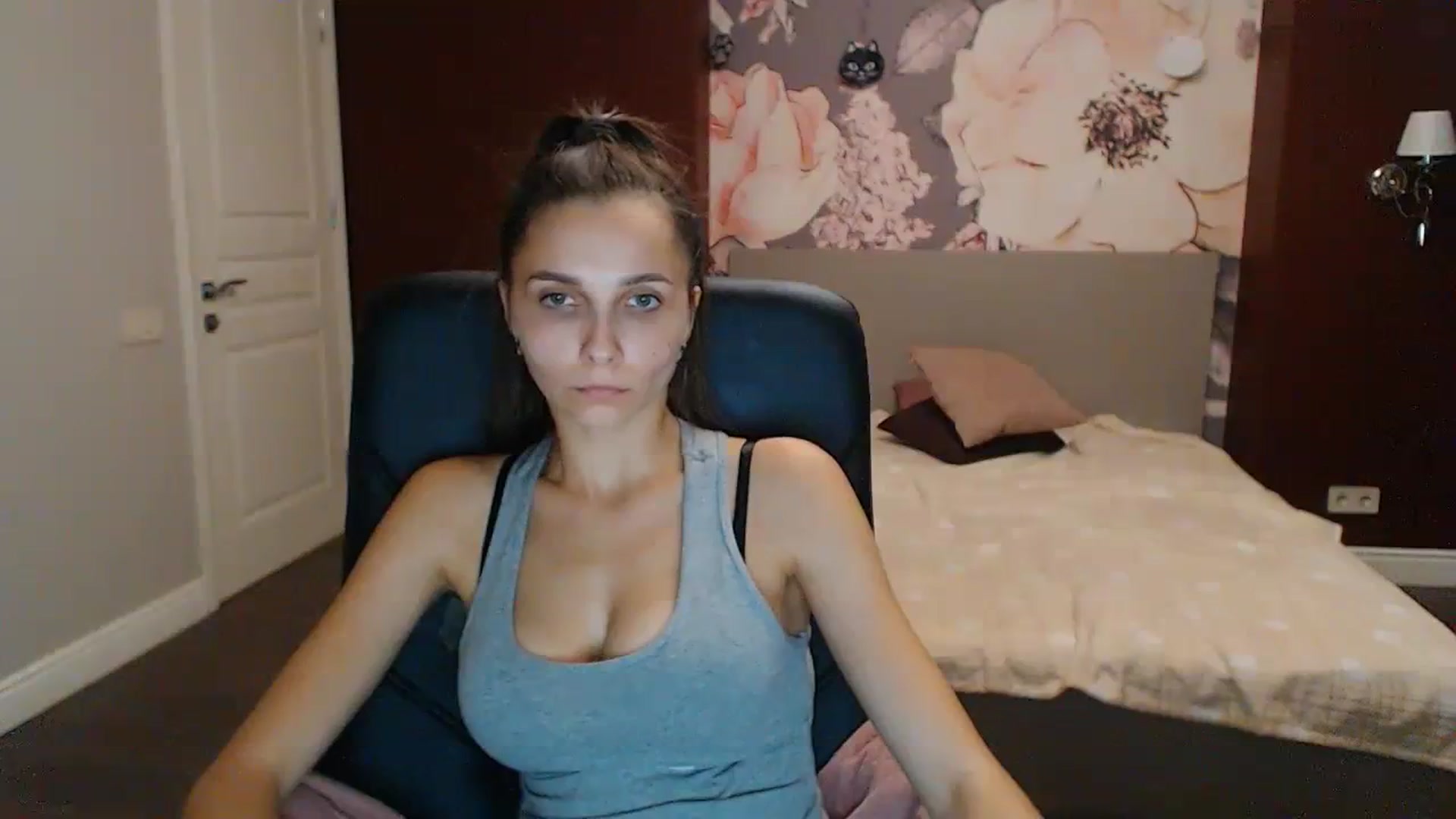 Gallery image thumbnail from Karina_Mils's myfreecams stream on, 10/13/2023, 14:55 image 17 of 20
