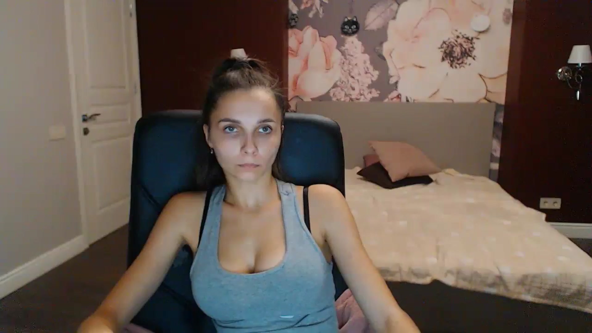 Gallery image thumbnail from Karina_Mils's myfreecams stream on, 10/13/2023, 14:55 image 19 of 20