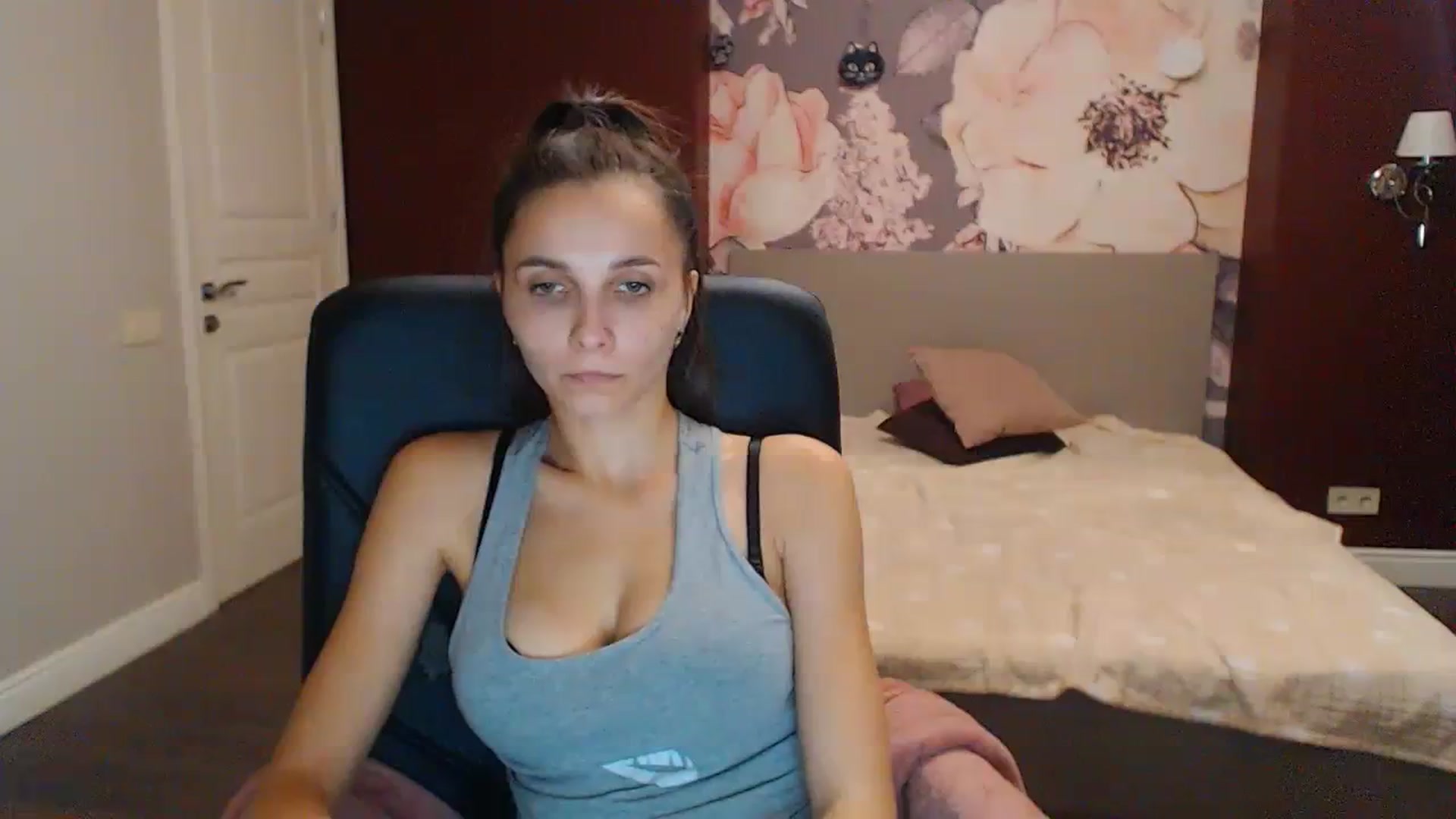 Gallery image thumbnail from Karina_Mils's myfreecams stream on, 10/13/2023, 14:55 image 4 of 20