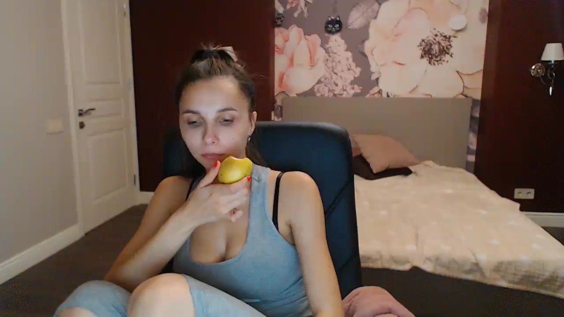 Gallery image thumbnail from Karina_Mils's myfreecams stream on, 10/13/2023, 14:55 image 10 of 20