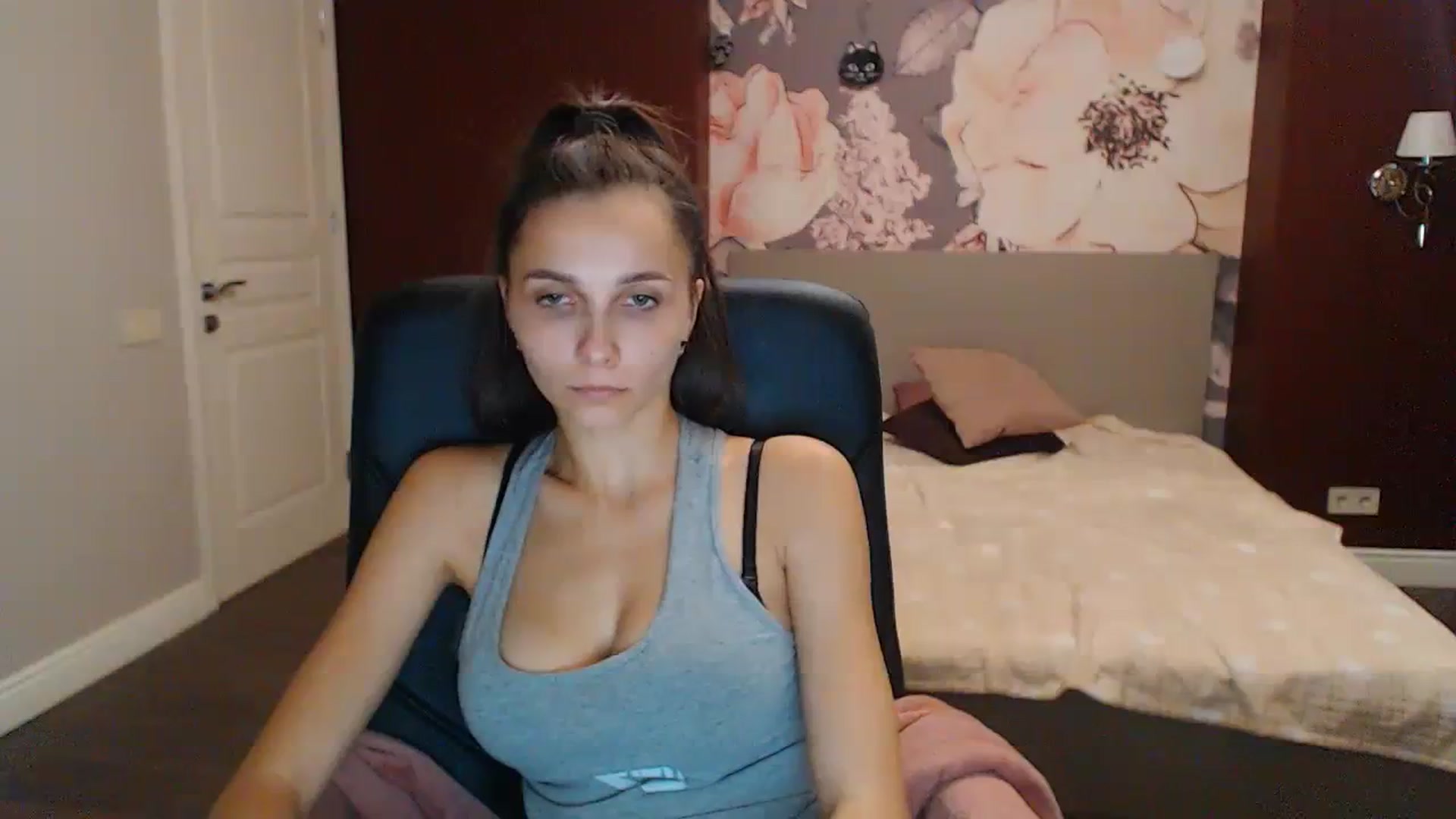 Gallery image thumbnail from Karina_Mils's myfreecams stream on, 10/13/2023, 14:55 image 5 of 20