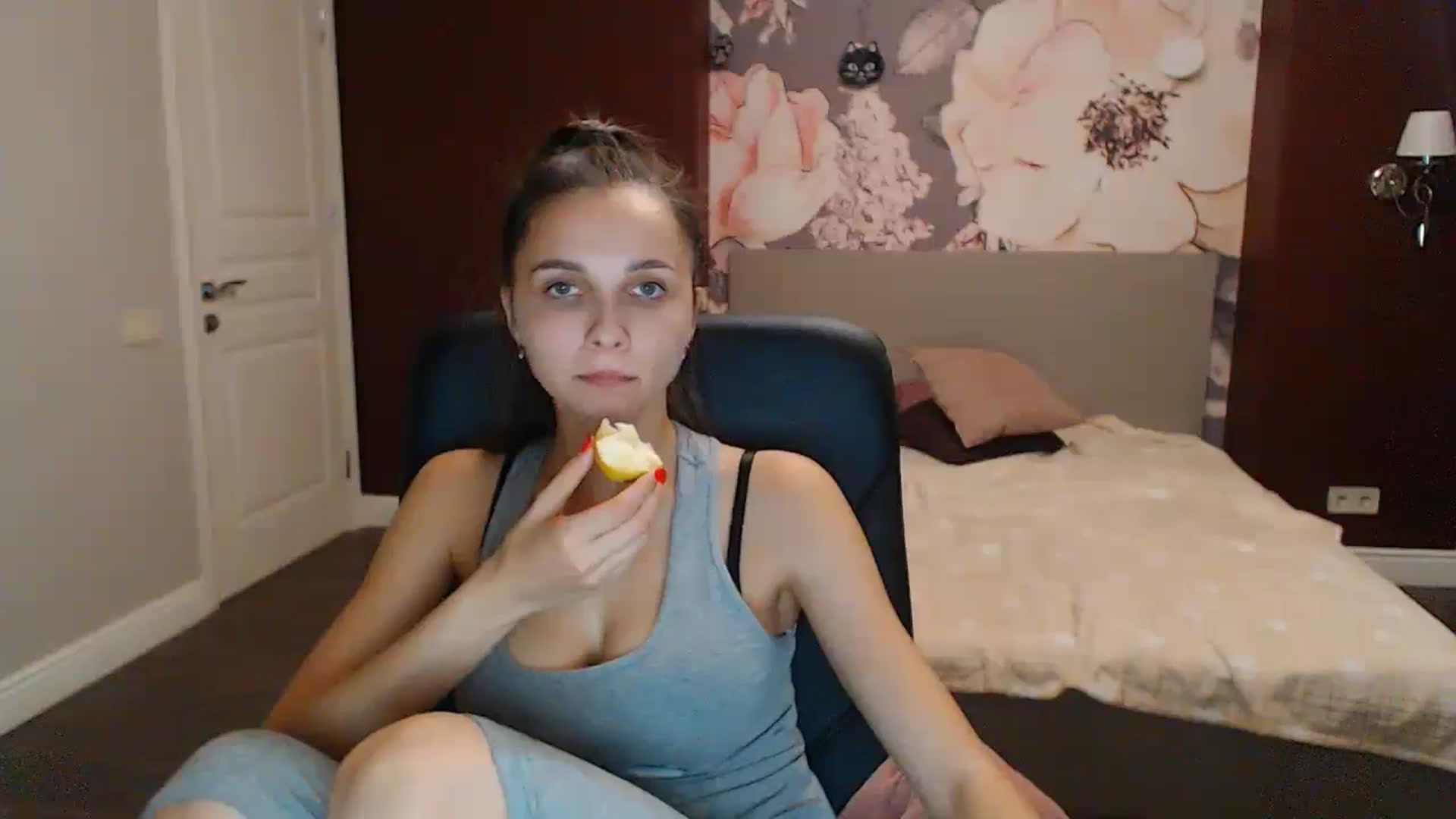 Gallery image thumbnail from Karina_Mils's myfreecams stream on, 10/13/2023, 14:55 image 11 of 20