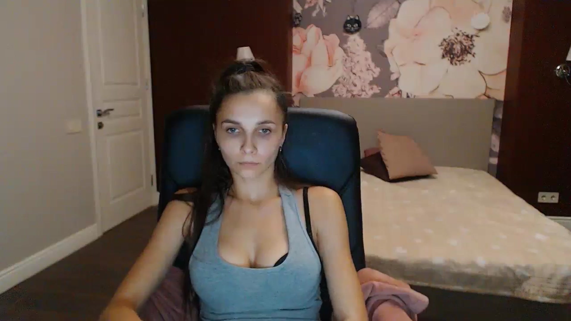Gallery image thumbnail from Karina_Mils's myfreecams stream on, 10/13/2023, 16:56 image 16 of 20