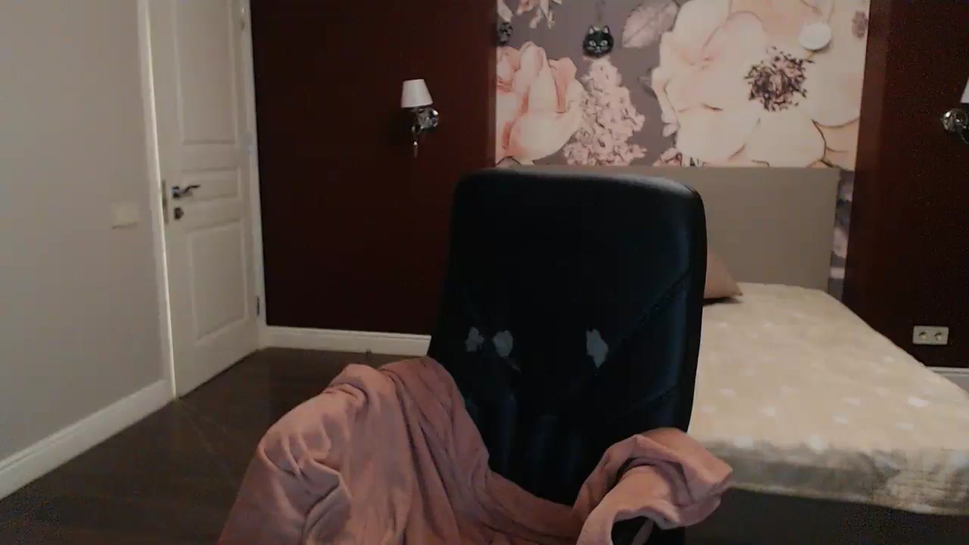Gallery image thumbnail from Karina_Mils's myfreecams stream on, 10/13/2023, 16:56 image 19 of 20