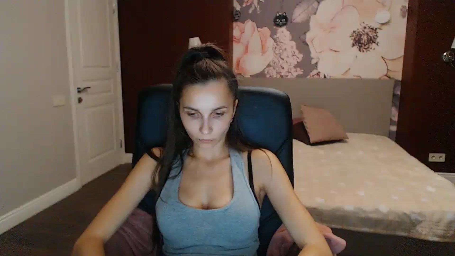 Gallery image thumbnail from Karina_Mils's myfreecams stream on, 10/13/2023, 16:56 image 12 of 20