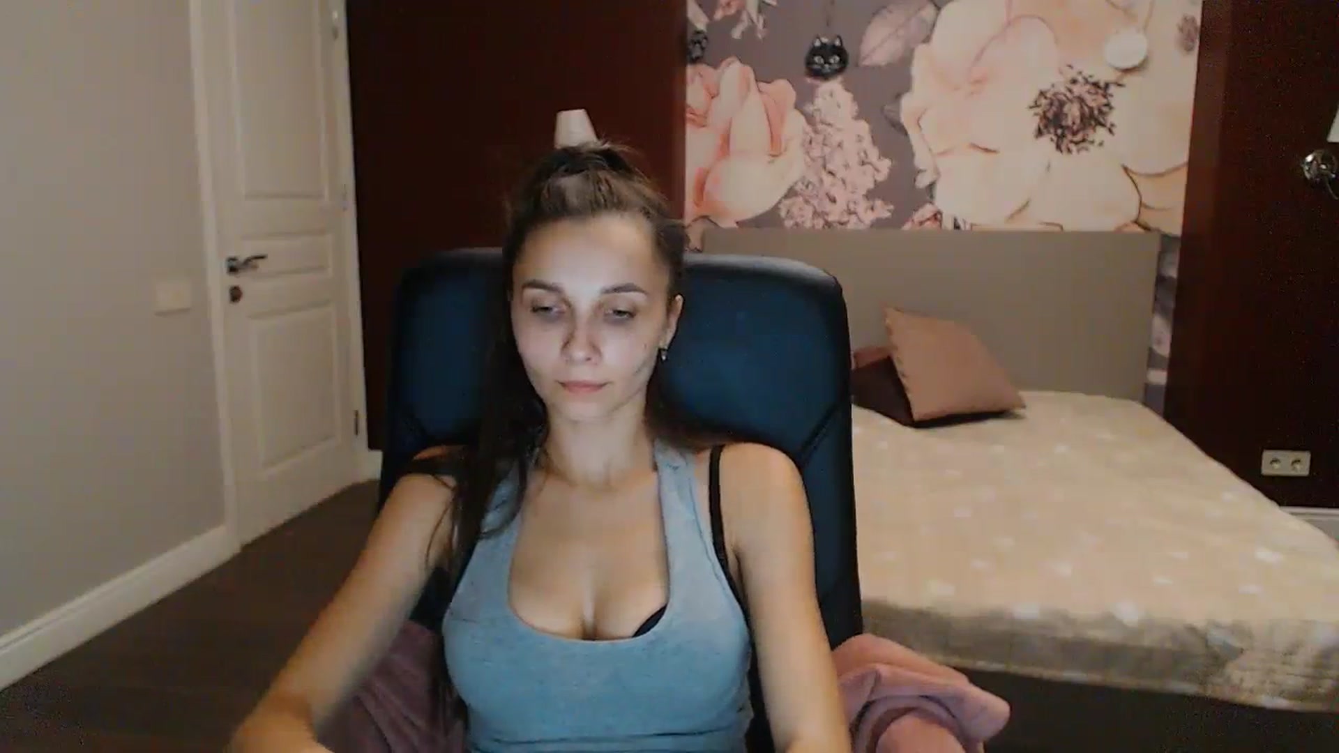 Gallery image thumbnail from Karina_Mils's myfreecams stream on, 10/13/2023, 16:56 image 17 of 20