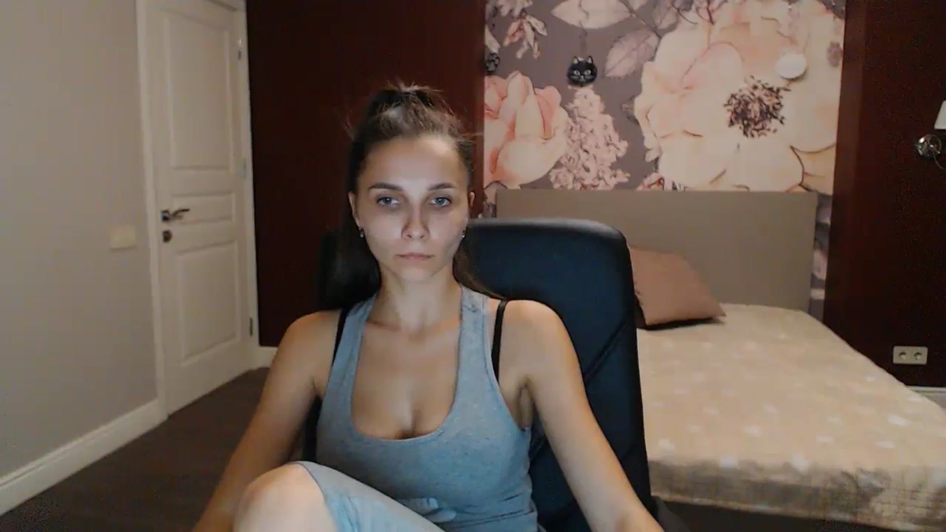 Gallery image thumbnail from Karina_Mils's myfreecams stream on, 10/13/2023, 17:52 image 5 of 20