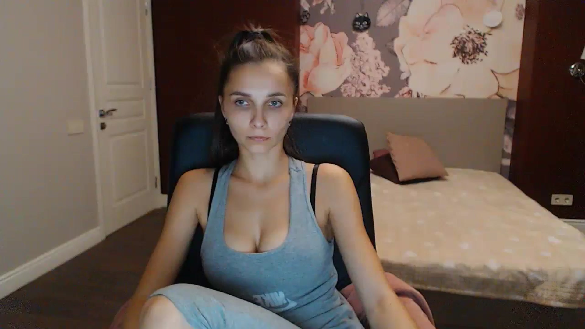 Gallery image thumbnail from Karina_Mils's myfreecams stream on, 10/13/2023, 17:52 image 14 of 20