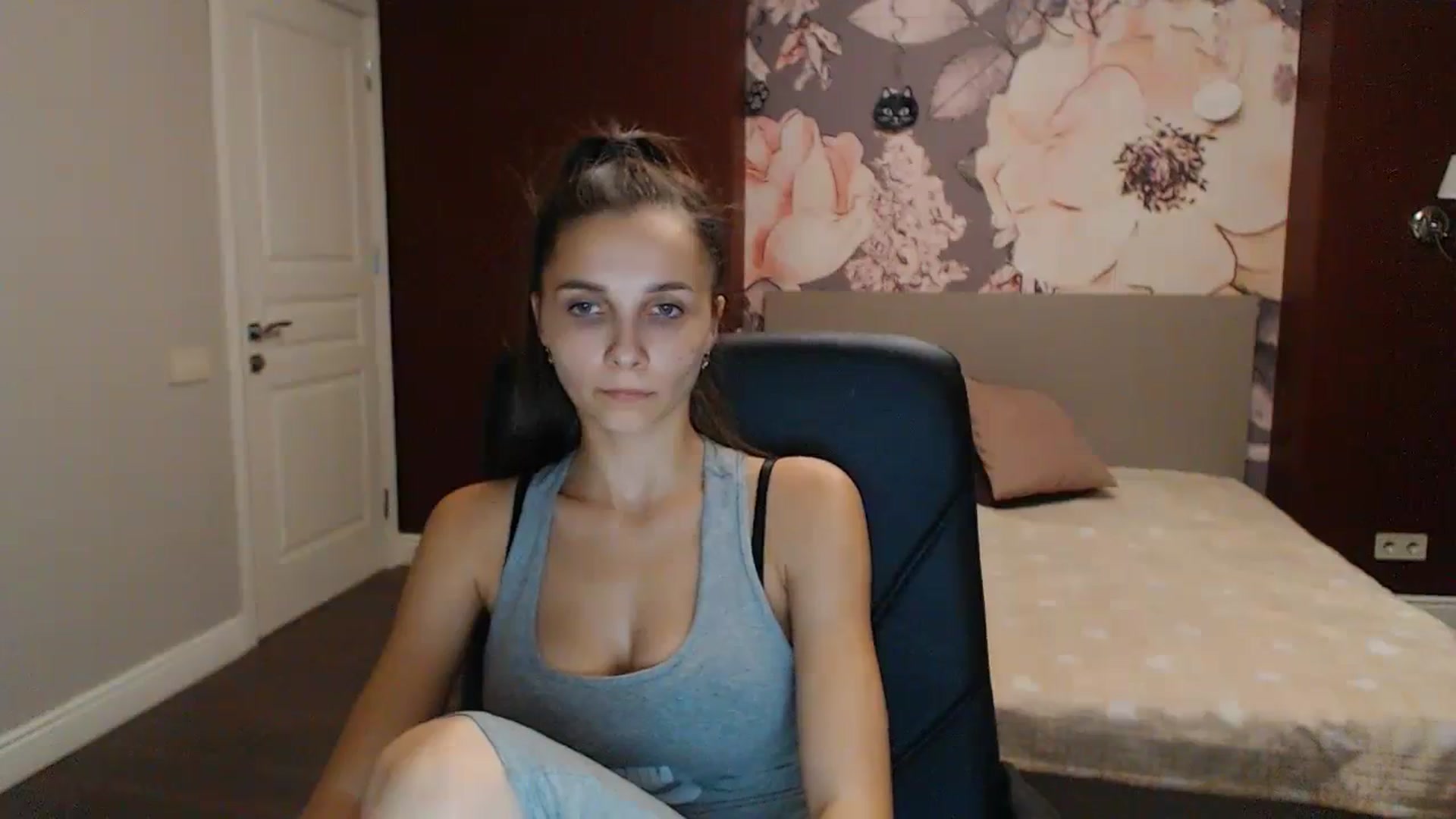 Gallery image thumbnail from Karina_Mils's myfreecams stream on, 10/13/2023, 17:52 image 4 of 20
