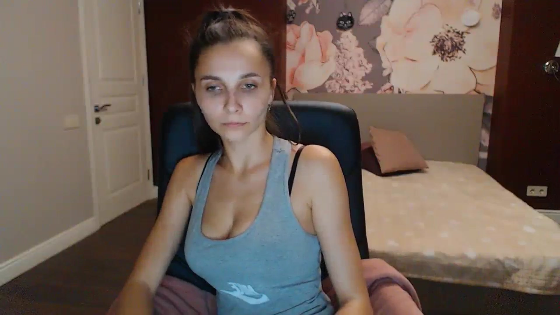 Gallery image thumbnail from Karina_Mils's myfreecams stream on, 10/13/2023, 17:52 image 11 of 20
