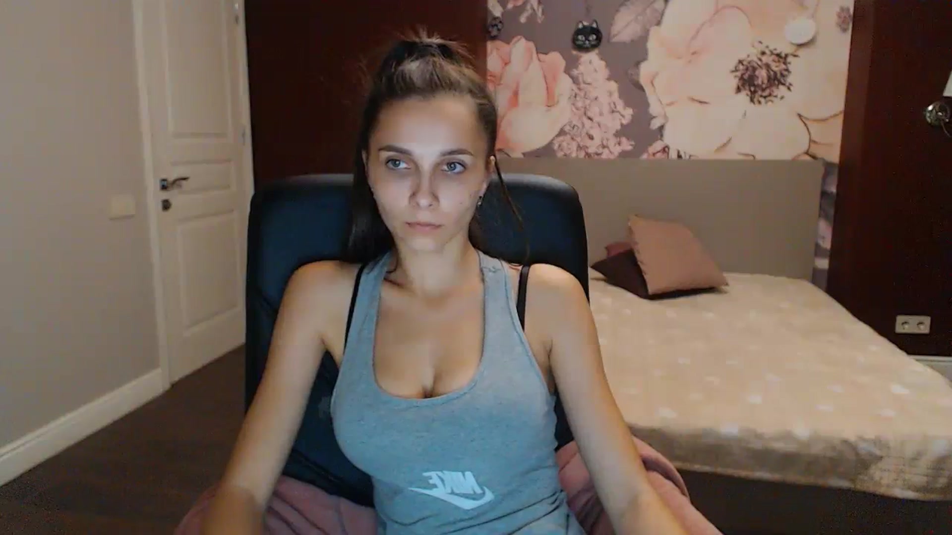 Gallery image thumbnail from Karina_Mils's myfreecams stream on, 10/13/2023, 17:52 image 10 of 20