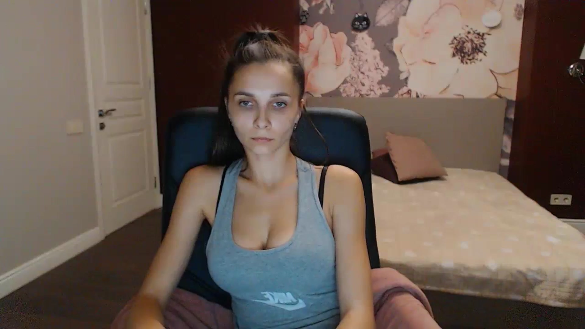 Gallery image thumbnail from Karina_Mils's myfreecams stream on, 10/13/2023, 17:52 image 12 of 20